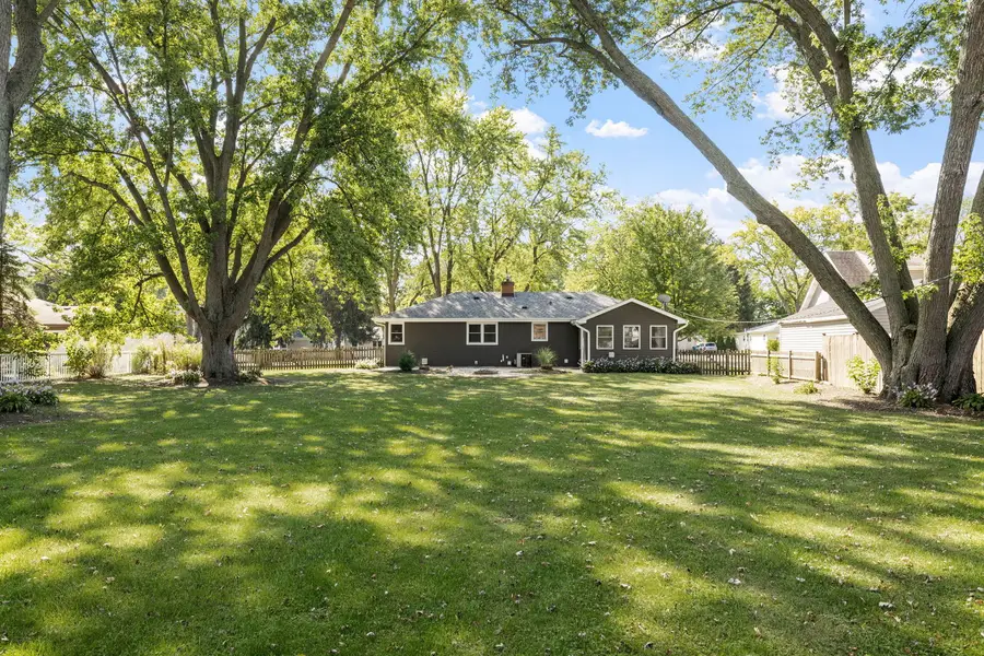 28w556 Forestview Avenue, Warrenville, IL 60555 - Image #3