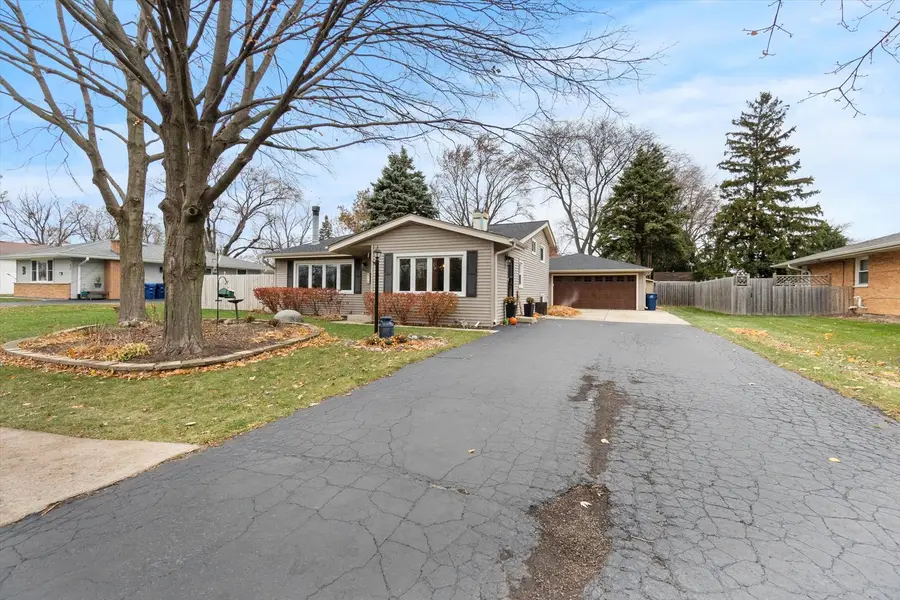 572 Maple Avenue, Lisle, IL 60532 - Image #2