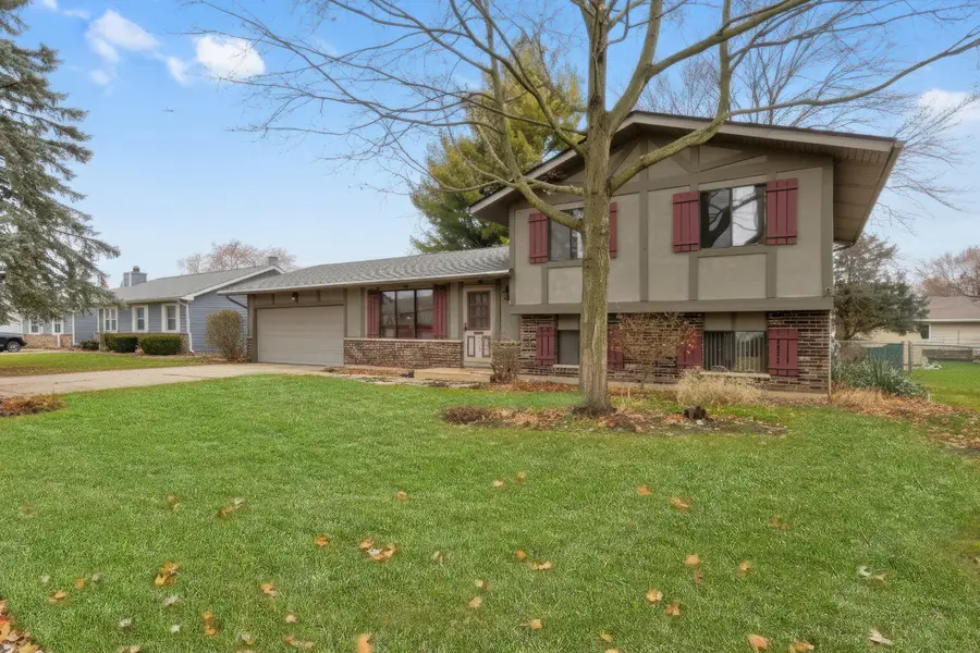 5002 W Dartmoor Drive, McHenry, IL 60050 - Image #2