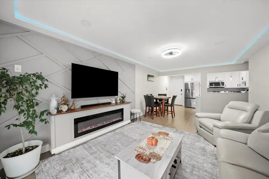 11245 S Harlem Avenue #A12, Worth, IL 60482 - Image #3