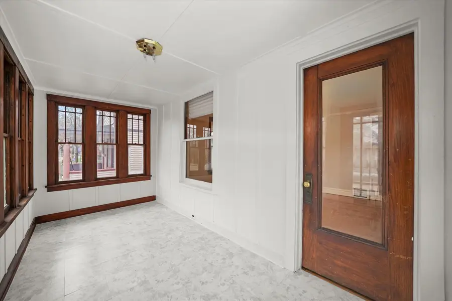 281 Gifford Place, Elgin, IL 60120 - Image #2