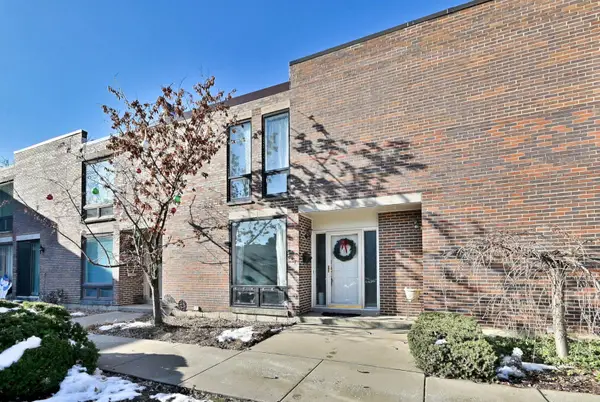 7 Birch Tree Court, Elmhurst, IL 60126