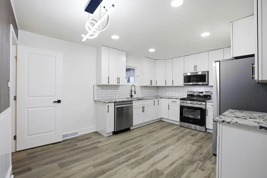 1054 Elliott Avenue, Aurora, IL 60505 - Image #2