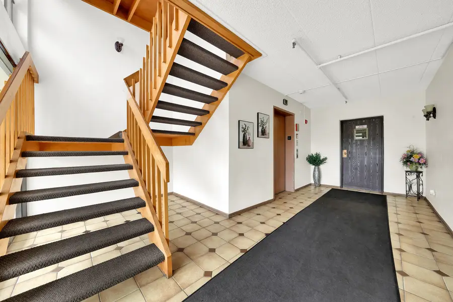 10351 Menard Avenue #322, Oak Lawn, IL 60453 - Image #2