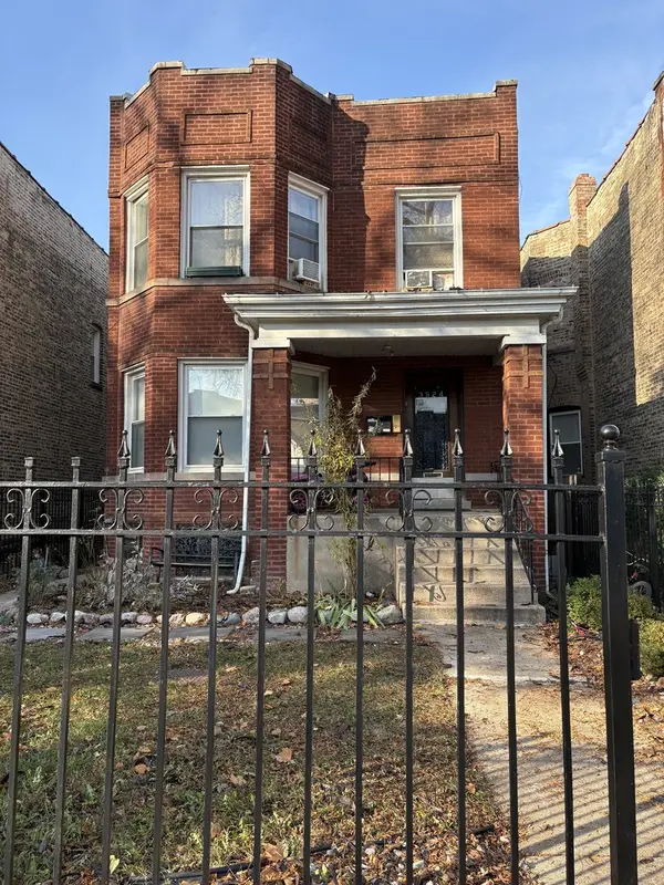 3924 N Sawyer Avenue, Chicago, IL 60618