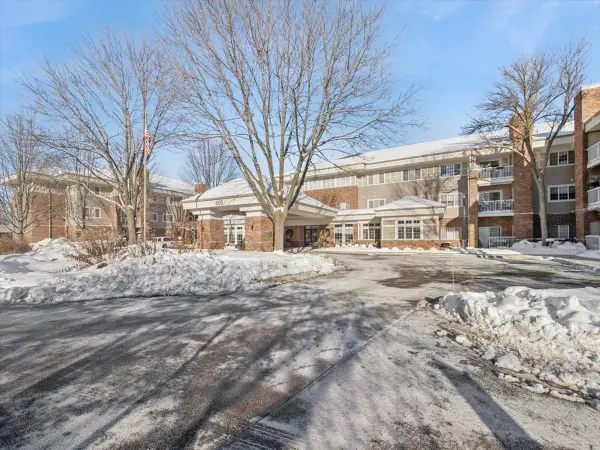 605 Barrington Avenue #350, East Dundee, IL 60118