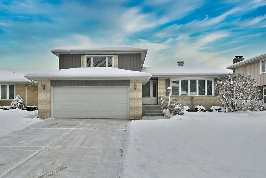 231 N Flora Parkway, Addison, IL 60101 - Image #2