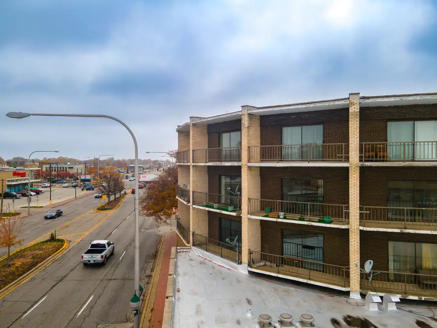 3900 W 95th Street #204, Evergreen Park, IL 60805 - Image #2