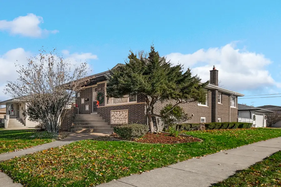 9737 S Kenton Avenue, Oak Lawn, IL 60453 - Image #2