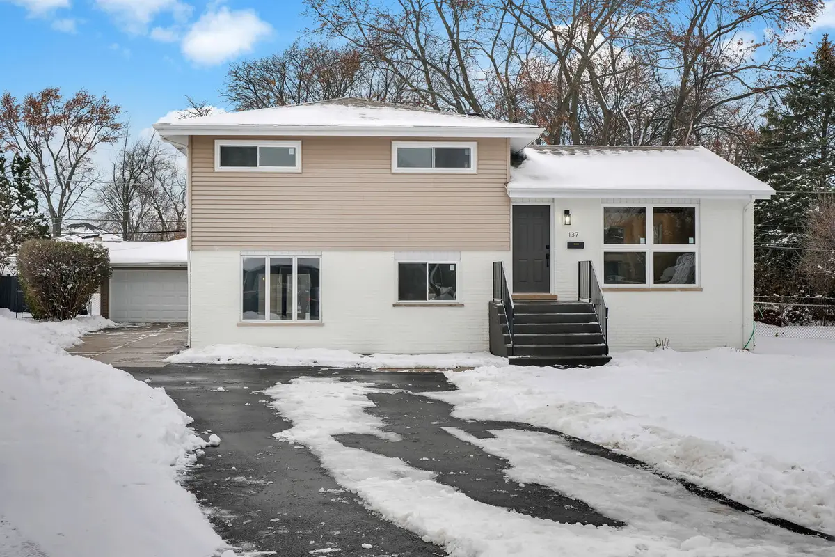 137 Julie Drive, Glenview, IL 60025 - Image #1
