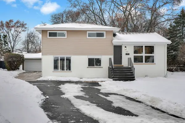 137 Julie Drive, Glenview, IL 60025