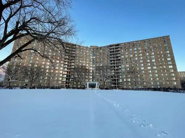 7141 N Kedzie Avenue #110, Chicago, IL 60645