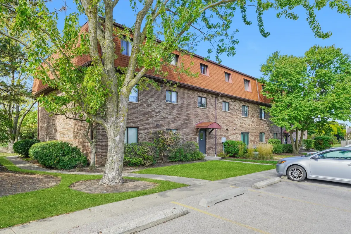 195 W Brandon Court #A33, Palatine, IL 60067 - Image #1