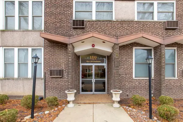 1333 W Touhy Avenue #303, Park Ridge, IL 60068