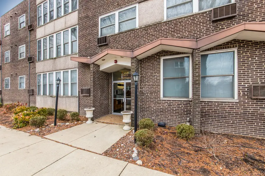 1333 W Touhy Avenue #303, Park Ridge, IL 60068 - Image #2