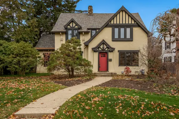 2326 Clinton Place, Rockford, IL 61103