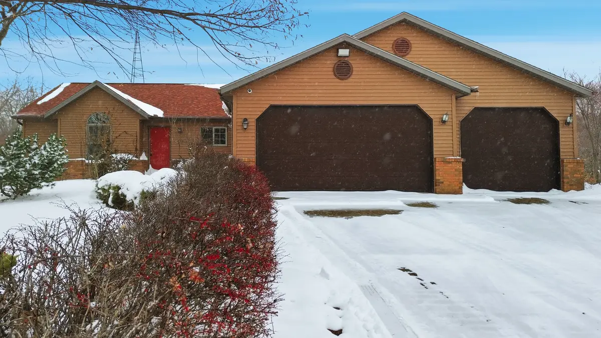 678 Pheasant Run, Dixon, IL 61021 - Image #1