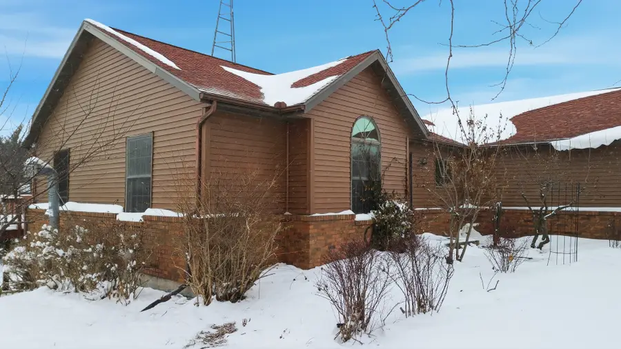 678 Pheasant Run, Dixon, IL 61021 - Image #2