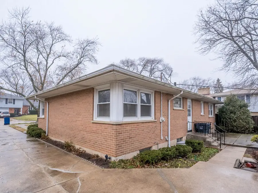 533 Flossmoor Avenue, Waukegan, IL 60085 - Image #2