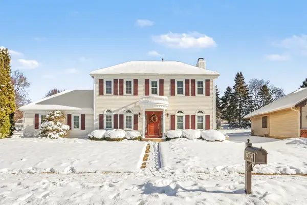 2297 Lakeside Drive, Aurora, IL 60504