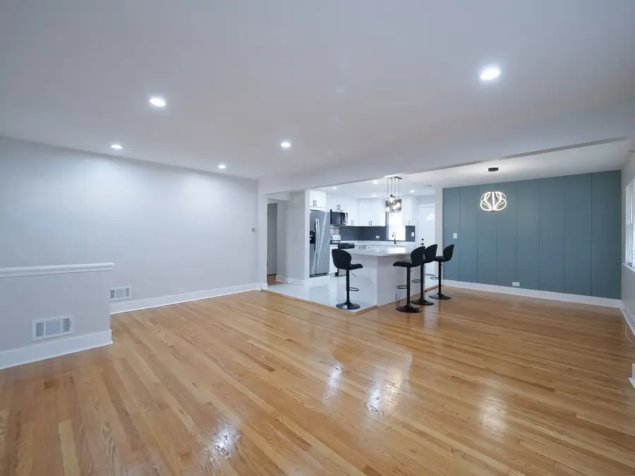 8415 Trumbull Avenue, Skokie, IL 60076 - Image #2