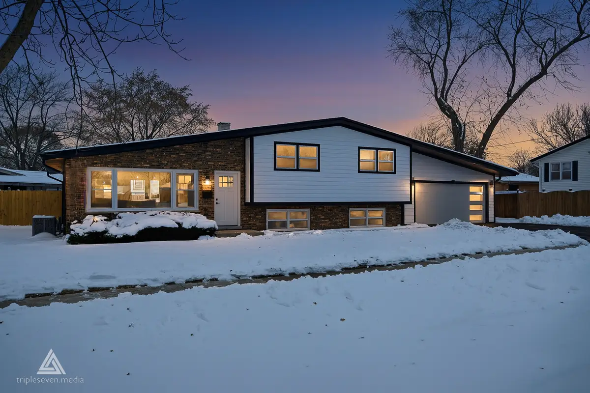 10738 S New England Avenue, Worth, IL 60482 - Image #1