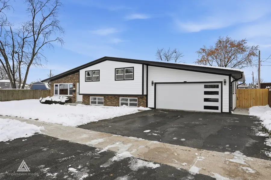 10738 S New England Avenue, Worth, IL 60482 - Image #2