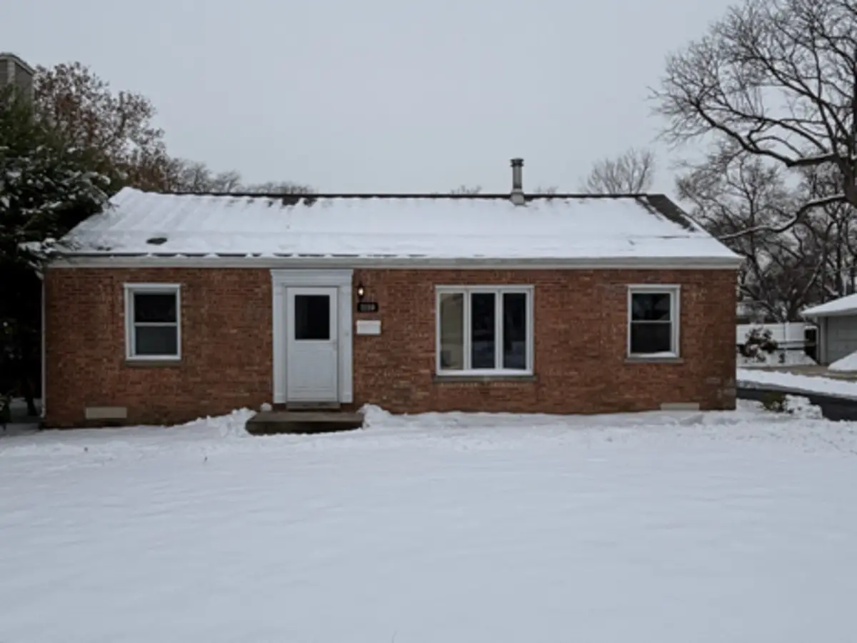 1110 S Gables Boulevard, Wheaton, IL 60189 - Image #1