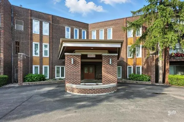 1425 Sandpebble Drive #340, Wheeling, IL 60090 - Image #2