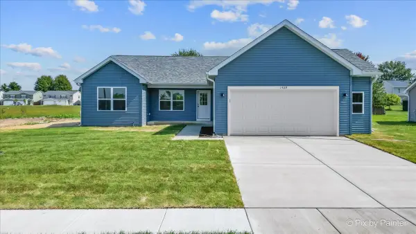 715 Apple Valley Road, Harvard, IL 60033