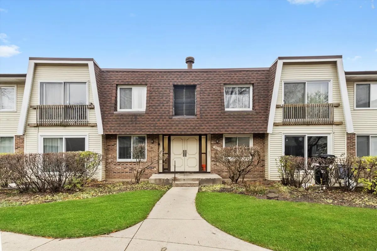 3026 Roberts Drive #7, Woodridge, IL 60517 - Image #1