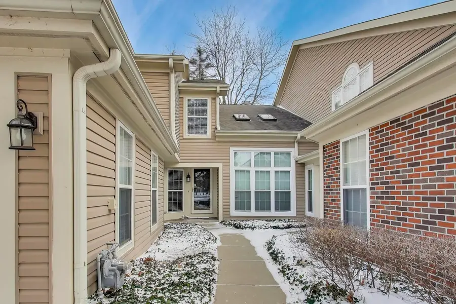 716 Clover Hill Court, Elk Grove Village, IL 60007 - Image #2