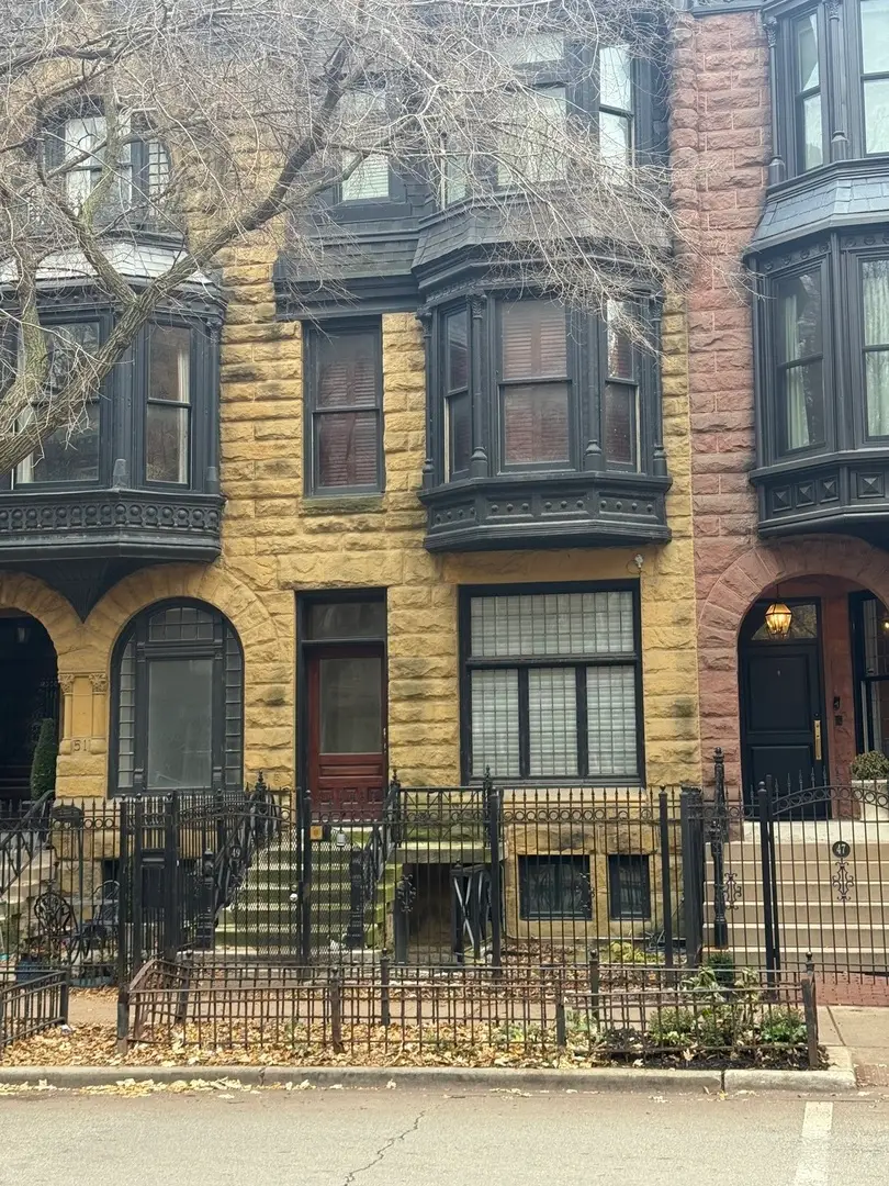 49 E Division Street, Chicago, IL 60610 - Image #1