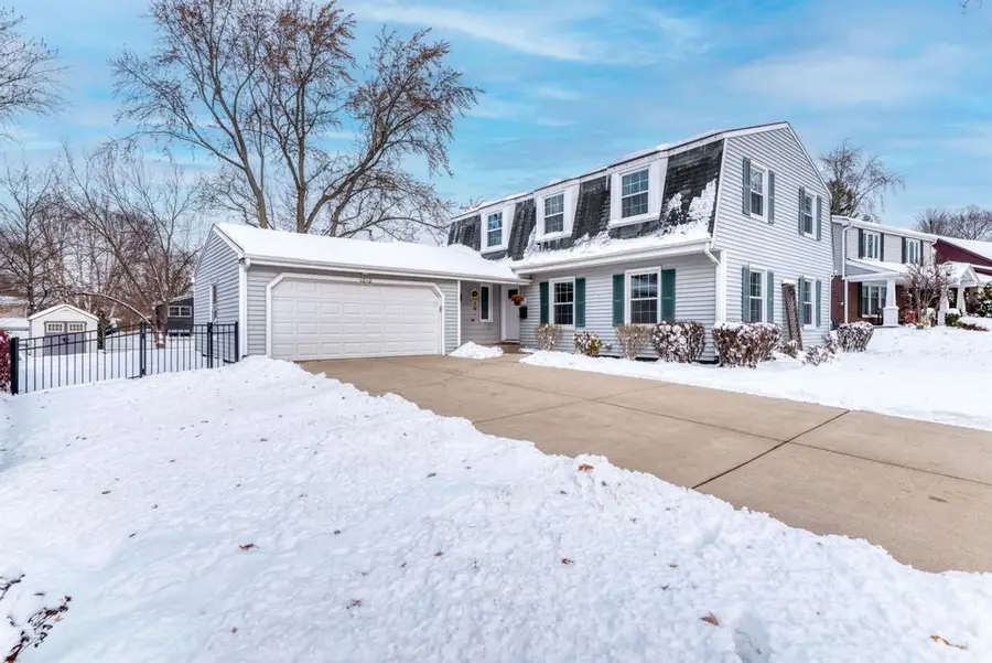 1010 W Haven Drive, Arlington Heights, IL 60005 - Image #2