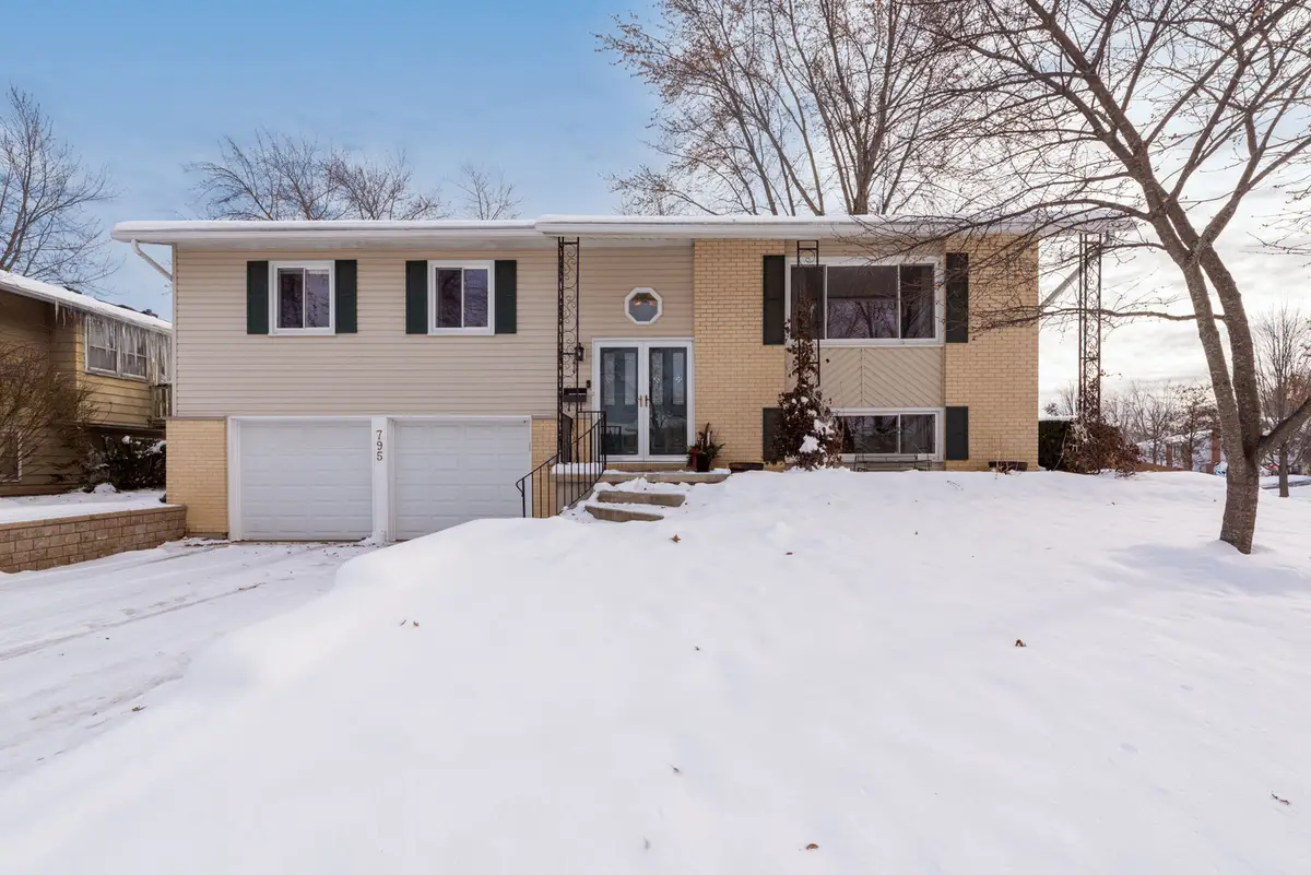 795 Plymouth Road, Hoffman Estates, IL 60192 - Image #1