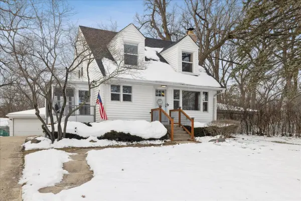 215 Indian Trail, Lake In The Hills, IL 60156