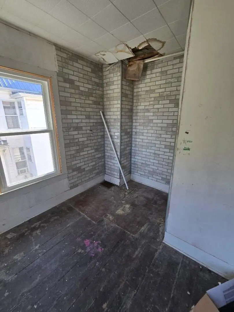 619 N Madison Street, Clinton, IL 61727 - Image #2