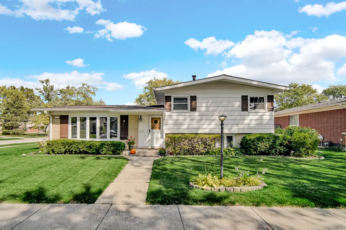 511 W Arquilla Drive, Glenwood, IL 60425 - #1