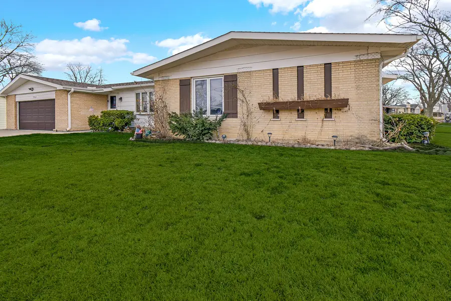 511 W Arquilla Drive, Glenwood, IL 60425 - #3