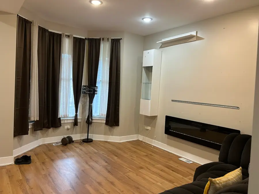 8228 S Clyde Avenue, Chicago, IL 60617 - Image #3