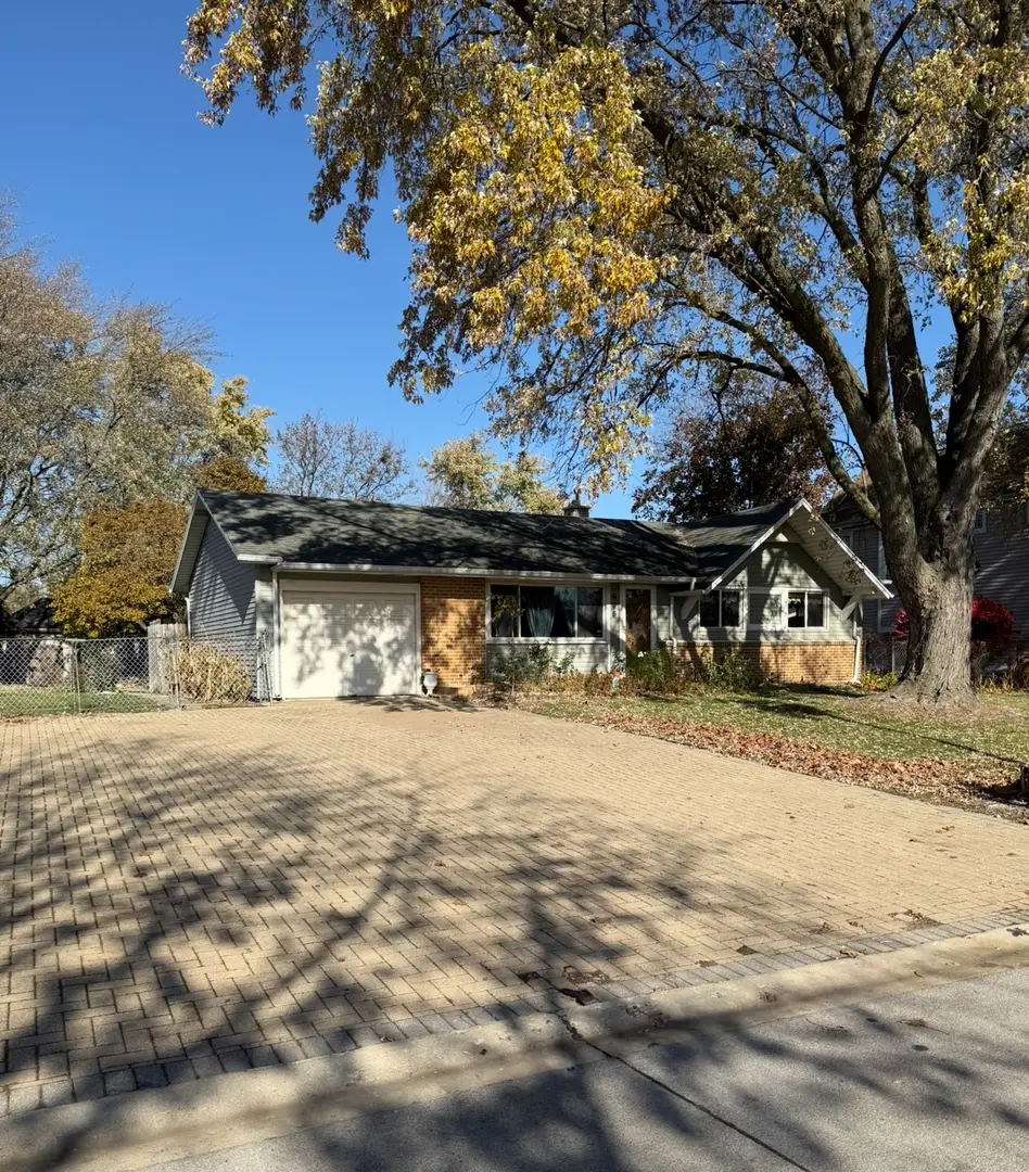 655 W Comstock Avenue, Elmhurst, IL 60126 - Image #1