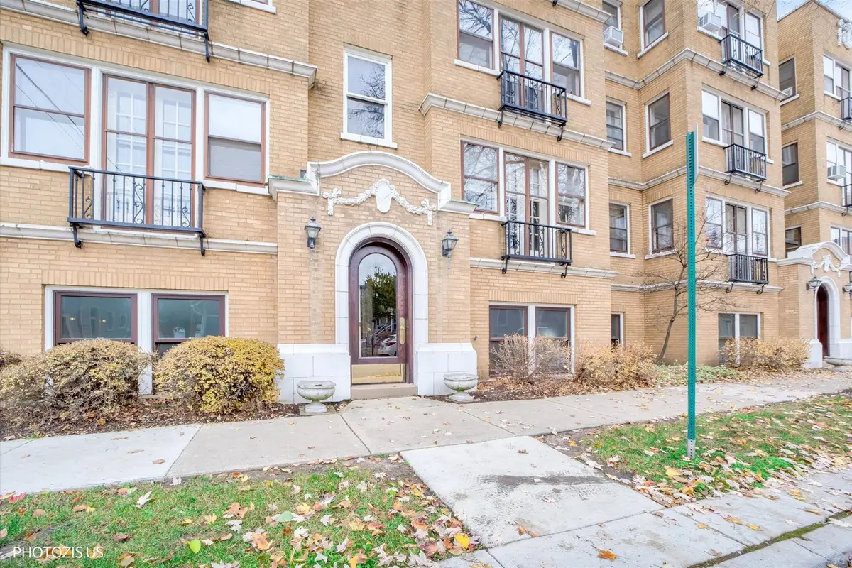 845 Pleasant Street #2E, Oak Park, IL 60302 - Image #1