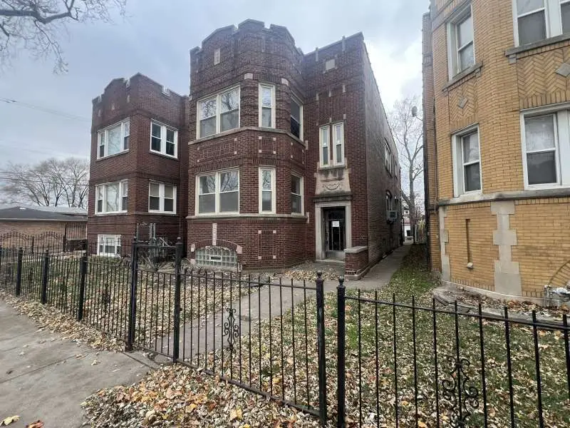 8240 S Clyde Avenue, Chicago, IL 60617 - Image #3