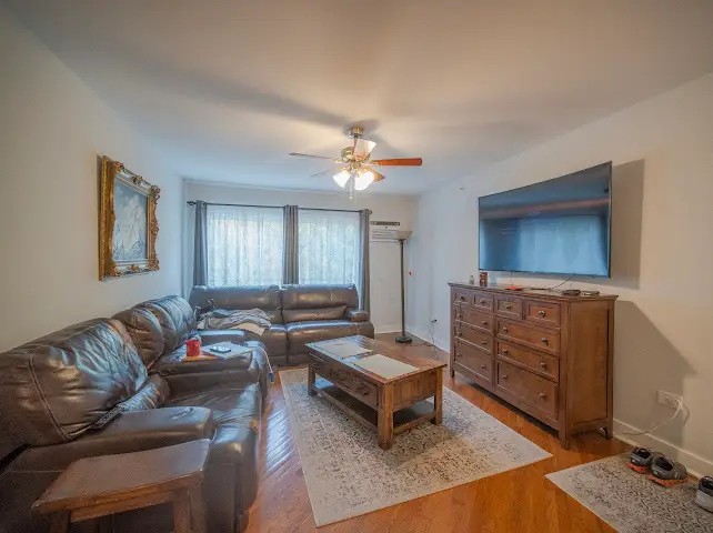 10086 S 84th Terrace #303, Palos Hills, IL 60465 - Image #2