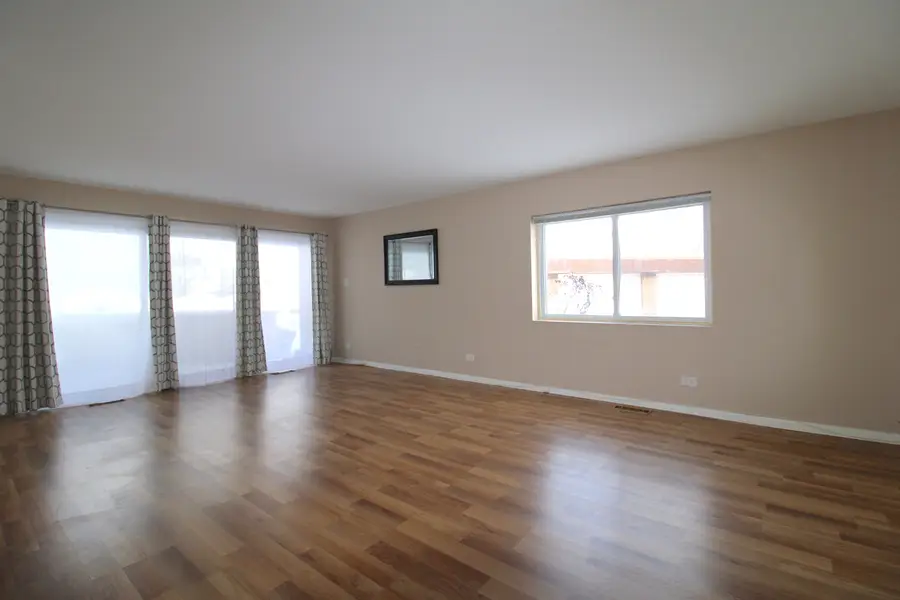 1025 S Fernandez Avenue #1D, Arlington Heights, IL 60005 - Image #2