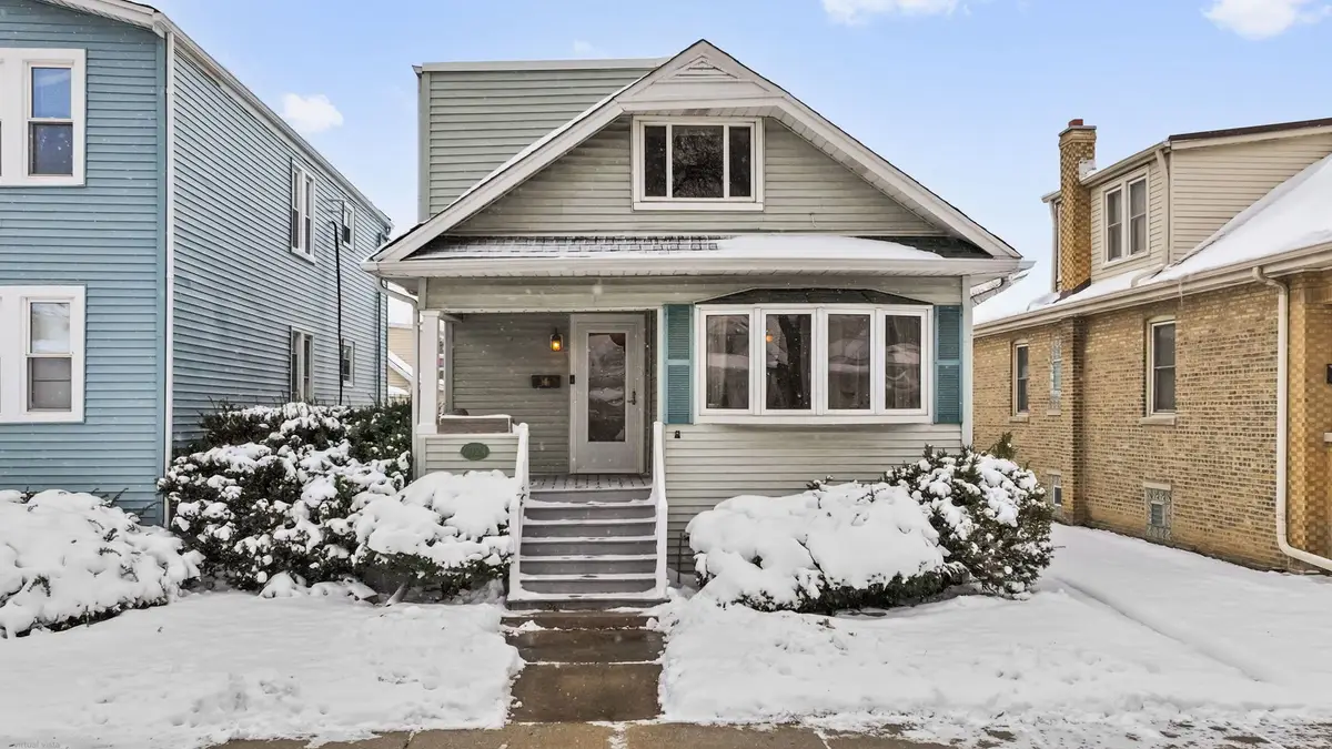 5724 W Leland Avenue, Chicago, IL 60630 - Image #1