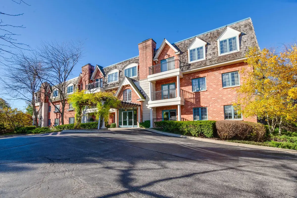 153 E Laurel Avenue #305, Lake Forest, IL 60045 - Image #1