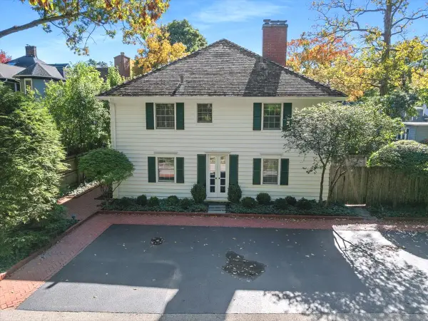 223 Sylvan Road, Lake Bluff, IL 60044