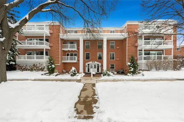 81 S 6th Avenue #202, La Grange, IL 60525