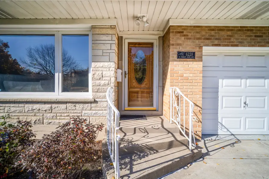 6228 N Forest Glen Avenue, Chicago, IL 60646 - #3